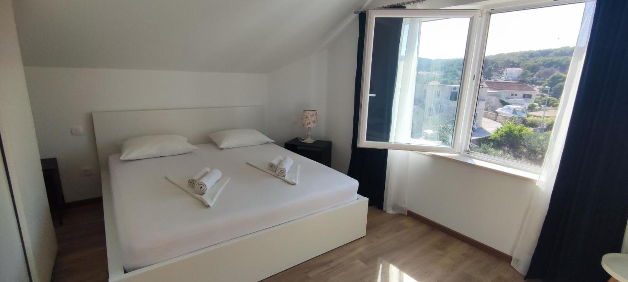 Panoramic Spacious 3 Bedroom Apartment *